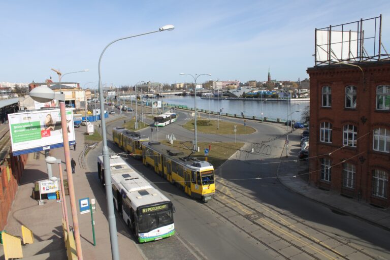 Utrudnienia przy stoczni. Tramwaje na skróconych trasach.